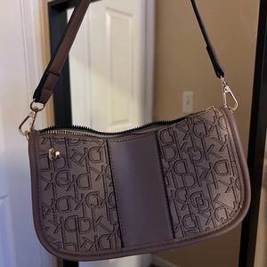 AVAILABLE 💐 Brown Lettered Purse